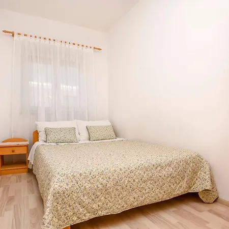 Apartment Prcela 2 *