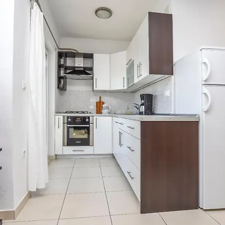 Apartment Prcela 2 *